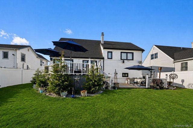 13 Noon Place, Freeport, NY 11520
