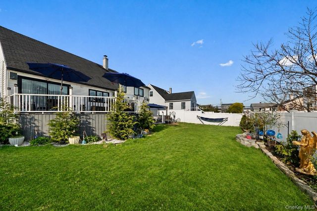 13 Noon Place, Freeport, NY 11520