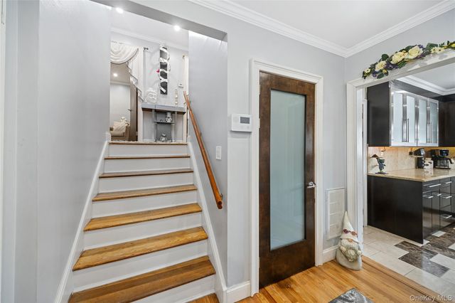 13 Noon Place, Freeport, NY 11520