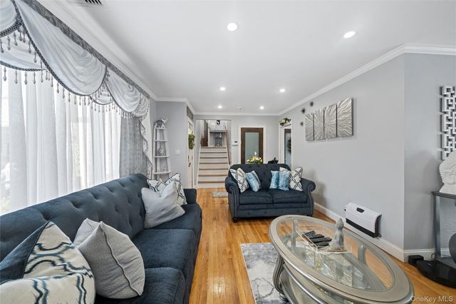 13 Noon Place, Freeport, NY 11520