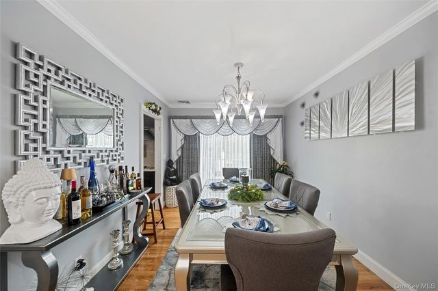 13 Noon Place, Freeport, NY 11520