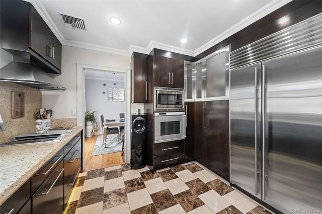 13 Noon Place, Freeport, NY 11520