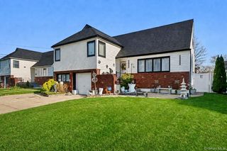 13 Noon Place, Freeport, NY 11520