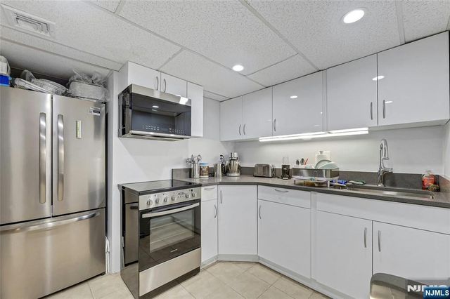406 High Crest Drive, West Milford, NJ 07480