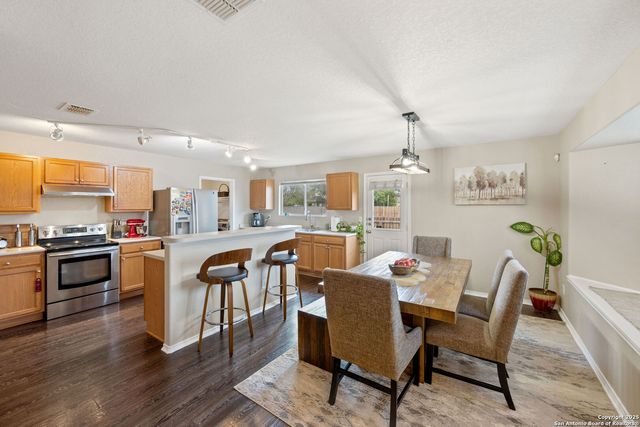 8702 Laguna Falls, San Antonio, TX 78251