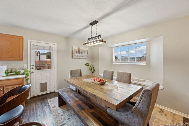 8702 Laguna Falls, San Antonio, TX 78251