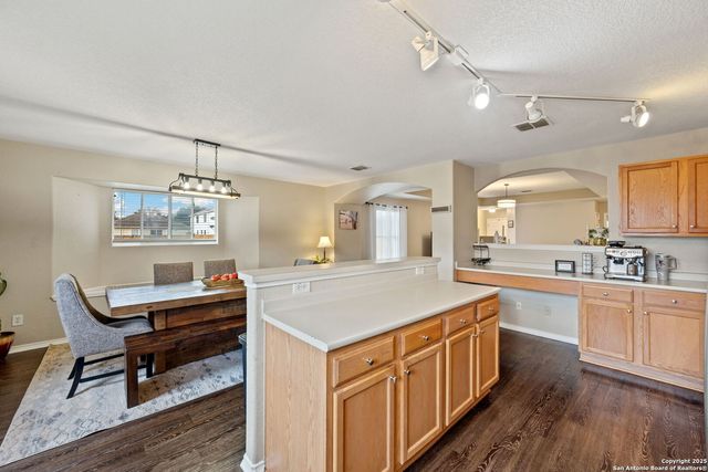 8702 Laguna Falls, San Antonio, TX 78251