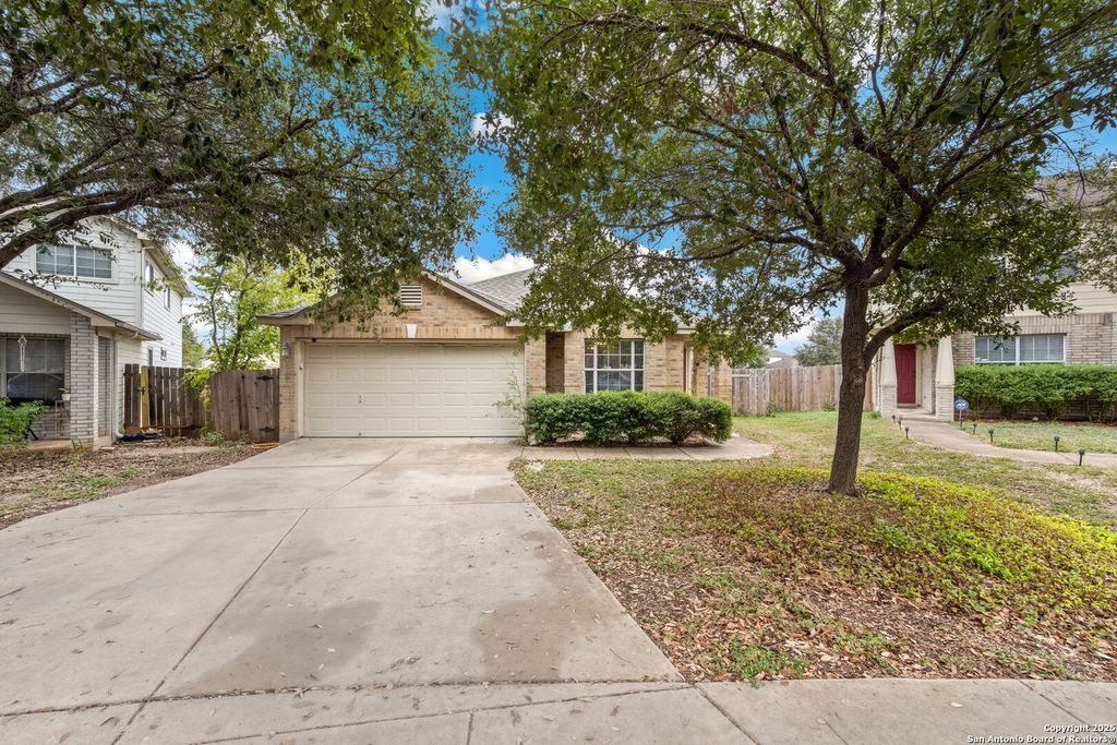 8702 Laguna Falls, San Antonio, TX 78251