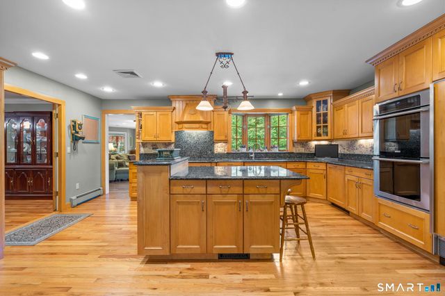 7 Hannah Lane, Monroe, CT 06468