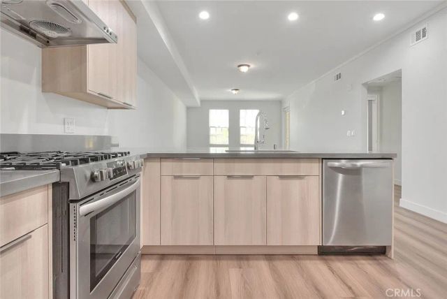 501 W Foothill Boulevard 104, Claremont, CA 91711