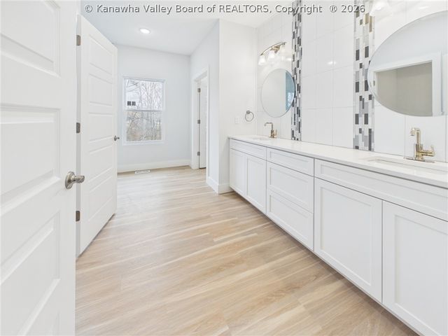 255 Castleknock Road, Winfield, WV 25213