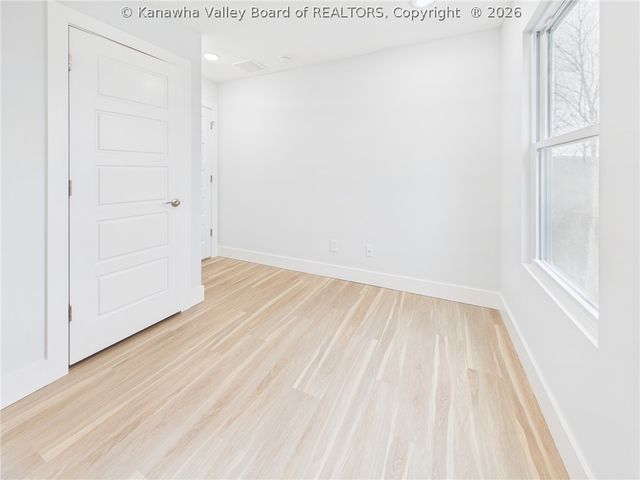 255 Castleknock Road, Winfield, WV 25213