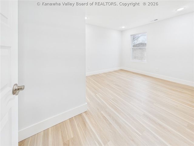 255 Castleknock Road, Winfield, WV 25213