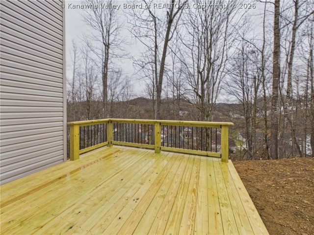 255 Castleknock Road, Winfield, WV 25213