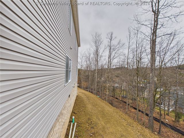255 Castleknock Road, Winfield, WV 25213