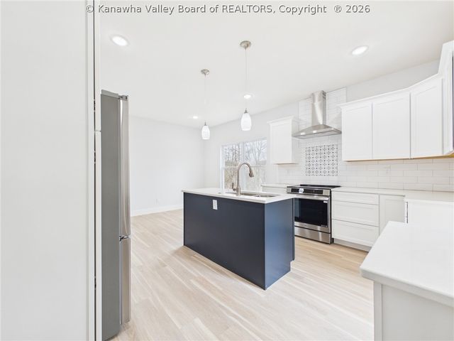 255 Castleknock Road, Winfield, WV 25213