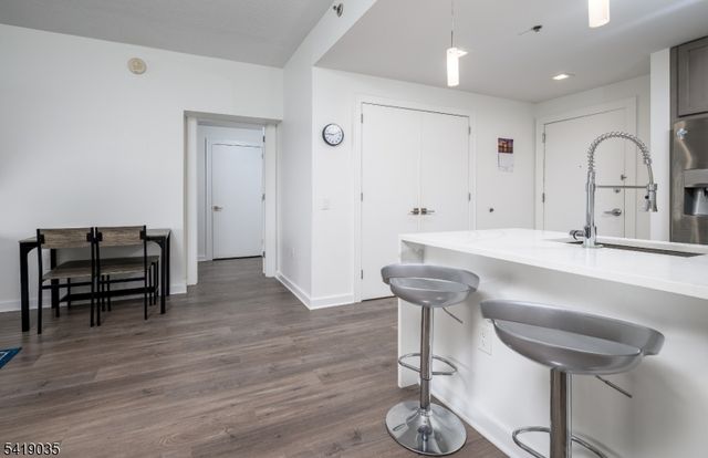 1 Carriage City Plz 1214, Rahway City, NJ 07065