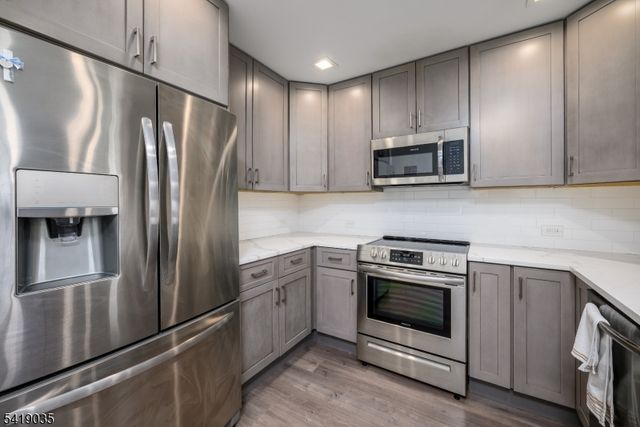 1 Carriage City Plz 1214, Rahway City, NJ 07065