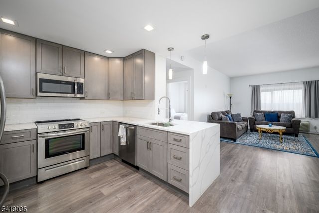 1 Carriage City Plz 1214, Rahway City, NJ 07065