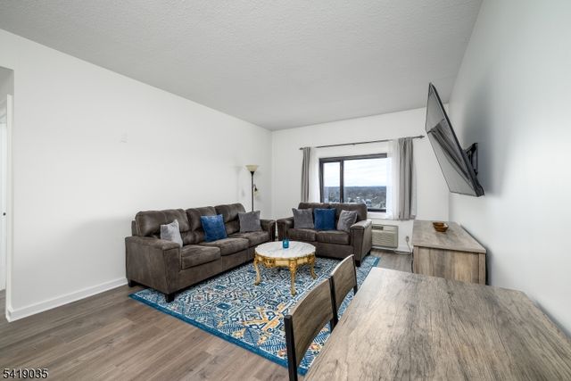 1 Carriage City Plz 1214, Rahway City, NJ 07065