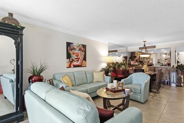 5717 Coral Lake Dr 205, Pompano Beach, FL 33063