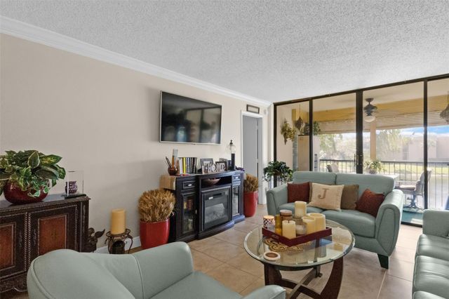 5717 Coral Lake Dr 205, Pompano Beach, FL 33063