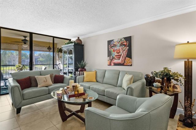 5717 Coral Lake Dr 205, Pompano Beach, FL 33063