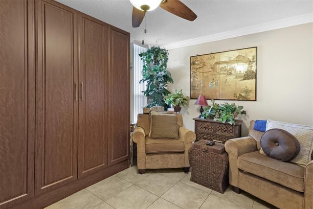 5717 Coral Lake Dr 205, Pompano Beach, FL 33063