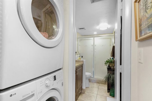 5717 Coral Lake Dr 205, Pompano Beach, FL 33063