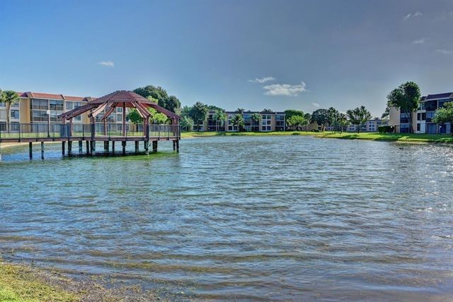 5717 Coral Lake Dr 205, Pompano Beach, FL 33063