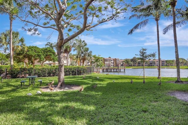 5717 Coral Lake Dr 205, Pompano Beach, FL 33063