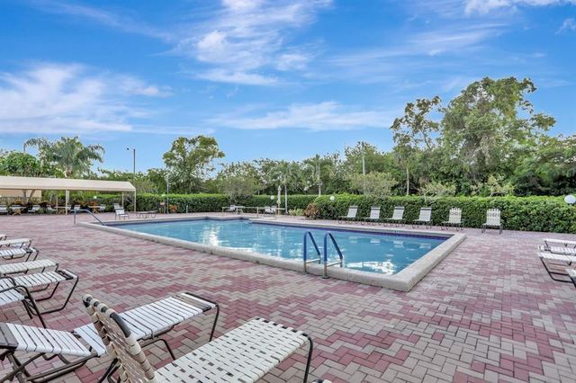 5717 Coral Lake Dr 205, Pompano Beach, FL 33063