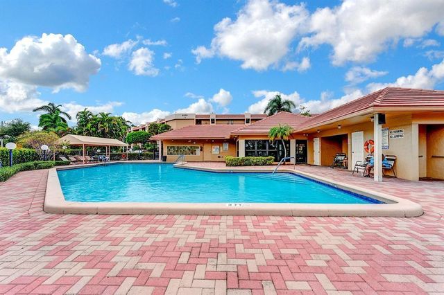 5717 Coral Lake Dr 205, Pompano Beach, FL 33063