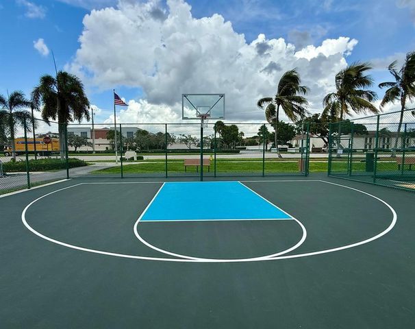 5717 Coral Lake Dr 205, Pompano Beach, FL 33063