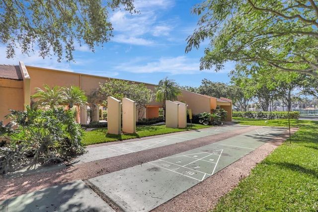 5717 Coral Lake Dr 205, Pompano Beach, FL 33063