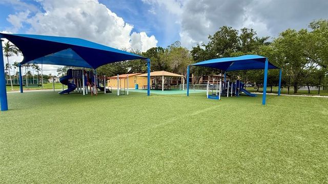 5717 Coral Lake Dr 205, Pompano Beach, FL 33063