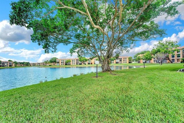 5717 Coral Lake Dr 205, Pompano Beach, FL 33063