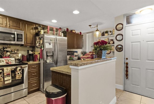 5717 Coral Lake Dr 205, Pompano Beach, FL 33063