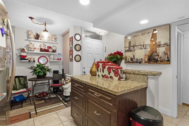 5717 Coral Lake Dr 205, Pompano Beach, FL 33063