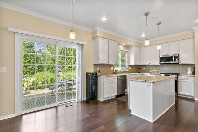 925 Cortney Drive, Carpentersville, IL 60110