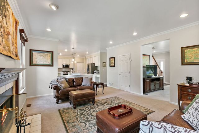 925 Cortney Drive, Carpentersville, IL 60110