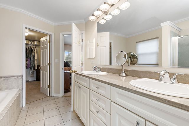 925 Cortney Drive, Carpentersville, IL 60110