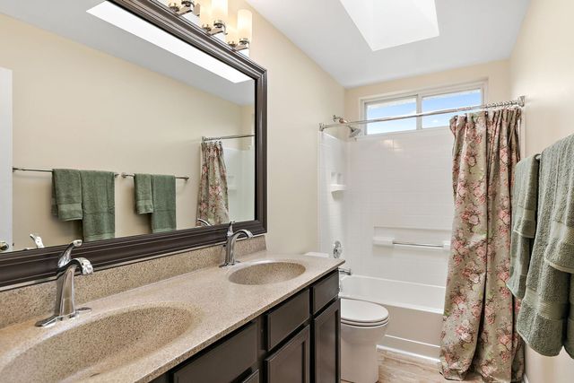 925 Cortney Drive, Carpentersville, IL 60110