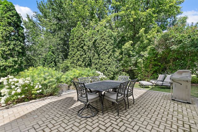 925 Cortney Drive, Carpentersville, IL 60110