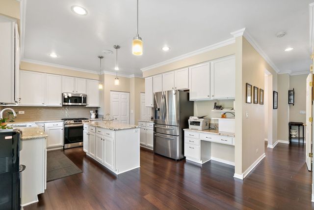 925 Cortney Drive, Carpentersville, IL 60110