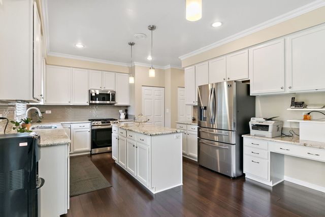 925 Cortney Drive, Carpentersville, IL 60110