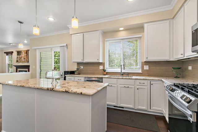 925 Cortney Drive, Carpentersville, IL 60110