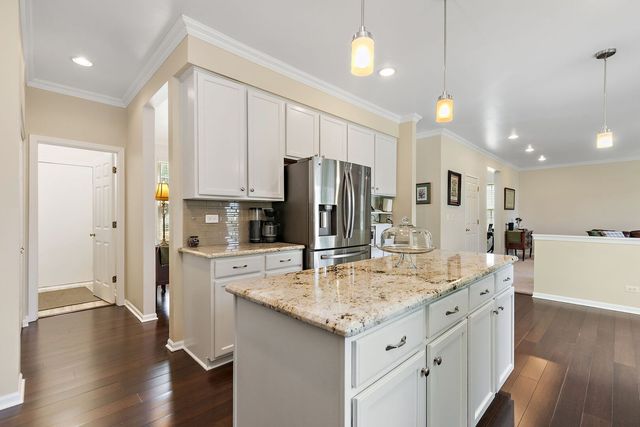 925 Cortney Drive, Carpentersville, IL 60110