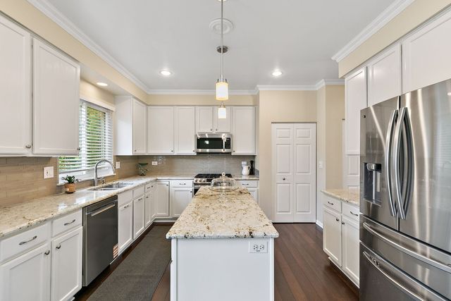 925 Cortney Drive, Carpentersville, IL 60110