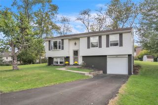 220 Cameron Dr, Cranberry Twp, PA 16066